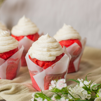 Muffins de vainilla con corazon de nutella y frosting